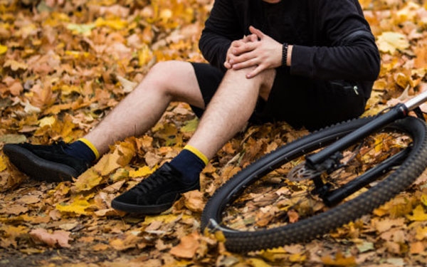 Szemüveg alá berepült bogár miatt sérült súlyosan egy dombóvári biciklis