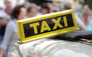 E-taxik forgalomba állításával folytatódik a Protheus projekt Pakson