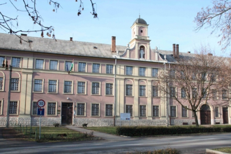 Az Apáczai Iskola érettségi utáni képzései a következő tanévre