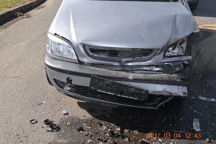 Két autó ütközött a gunarasi elágazónál