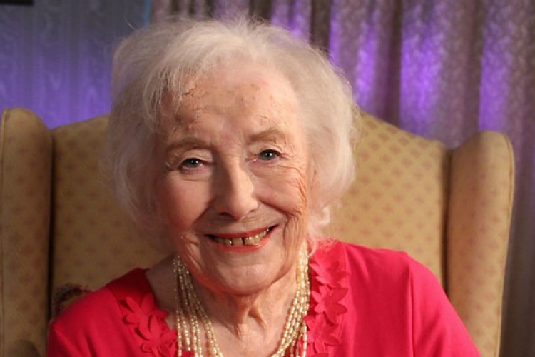 Több mint százévesen került fel a brit slágerlistára ismét Vera Lynn
