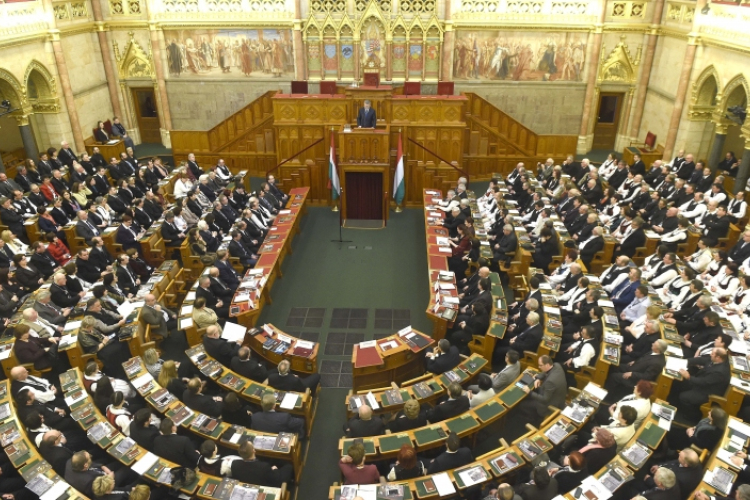 Huszonegy előterjesztésről szavaz a parlament