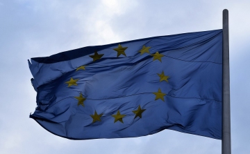 Gazdasági és védelempolitikai értelemben is jelentősen gyengül az EU