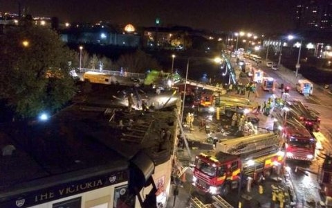 Glasgow-i helikopterbaleset - Sokan továbbra is kórházban, kutatják az okokat