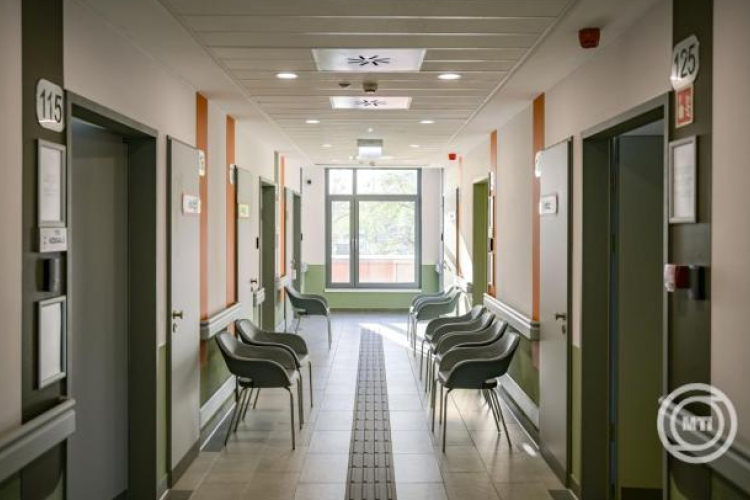 Hegedűs Zsolt: a kórházak legyenek tiszták, biztosítsák az alapvető higiénés feltételeket!