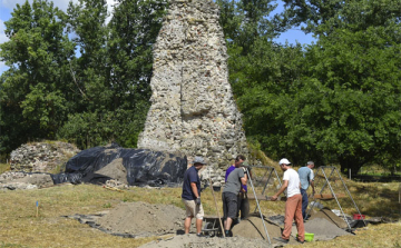 Tizenkét éve kutatják a Gólyavár romjait