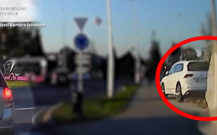 Ehhez már pofa kell - Járdán keresztül vágta le a körforgalmat egy autós Veszprémben - Videó
