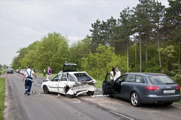 Kettős baleset Győrnél, teljes útzár az 1-es főúton