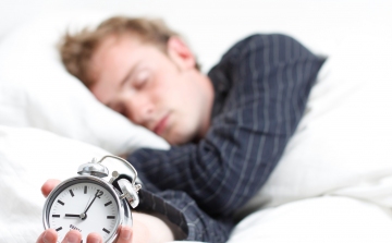 A rendszertelen alvás növeli a rák kockázatát