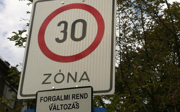 30-as zónák a gyermekek védelmében