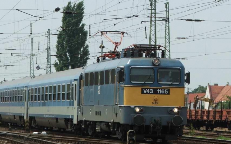 Módosított menetrend szerint járnak a vonatok a Dombóvár-Kaposvár-Gyékényes vasútvonalon