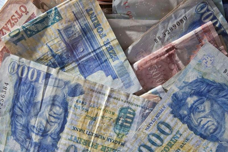 Devizapiac - Alig változott a forint árfolyama péntek reggelre
