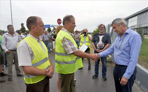 Tejtermelők demonstrációja - Nagytarcsa