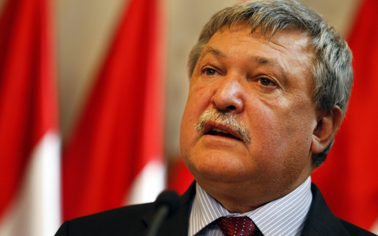 Gyerektábort vásárolt az OTP-vezér?