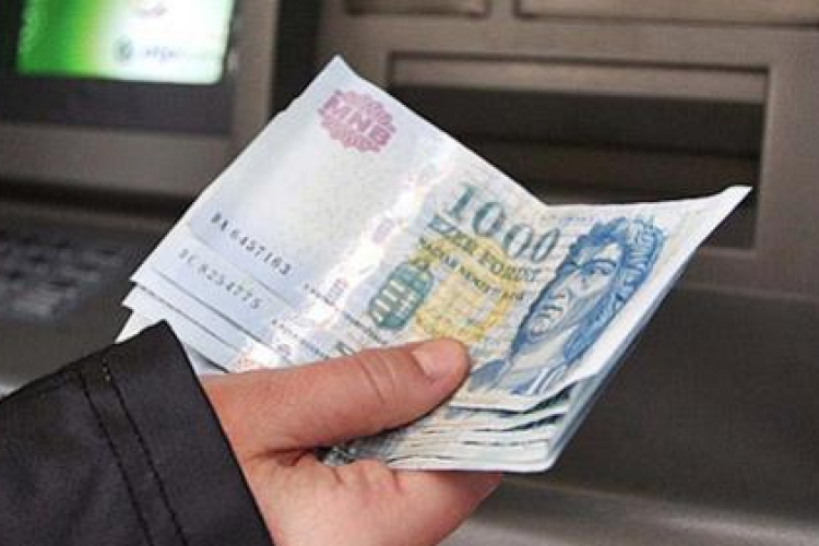 OGY - Havonta kétszer ingyen lehet pénzt felvenni, összesen 150 ezret