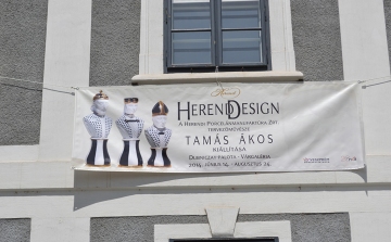 A Herendi Porcelánmanufaktúra tervezőművésze, Tamás Ákos életművét mutatták be Veszprémben 