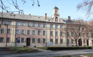 Az Apáczai Iskola érettségi utáni képzései a következő tanévre