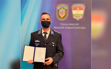 Böjtös Zoltán rendőr főtörzsőrmester lett az év iskolarendőre Tolna megyében