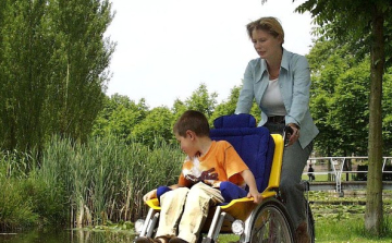 Fogyatékossággal élőket segítő szervezeteknek írt ki pályázatot az Emmi