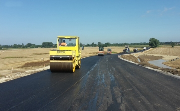 Csaknem 20 kilométer alsóbb rendű utat újítanak fel Tolnában