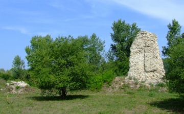 Feltárták a dombóvári vár középkori rétegét
