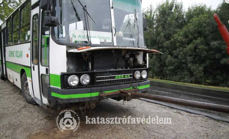 Buszbaleset történt Dombóvárnál