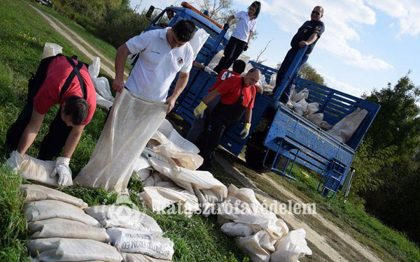 A sok eső miatt kellett a Gemenc Mentőcsoportnak beavatkoznia Dombóváron – folytatódott az újraminősítő gyakorlat