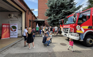 Megteltek a tűzoltólaktanyák gyermeknapon