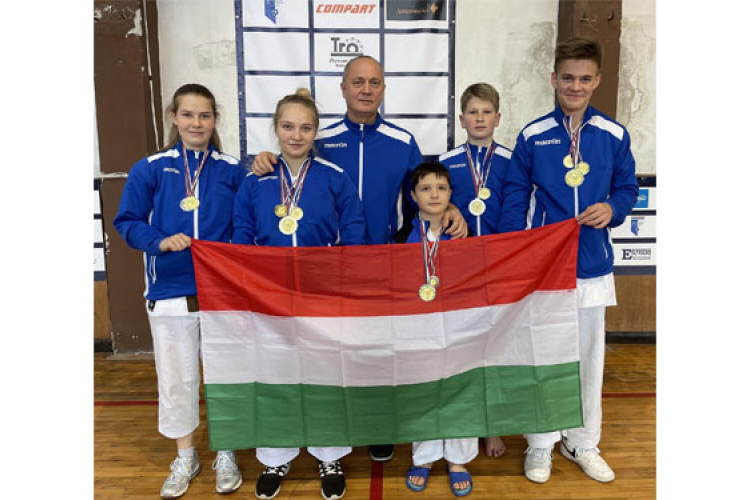 Bátaszéki gyermekversenyen vett részt a Dombóvári Karatesuli csapata