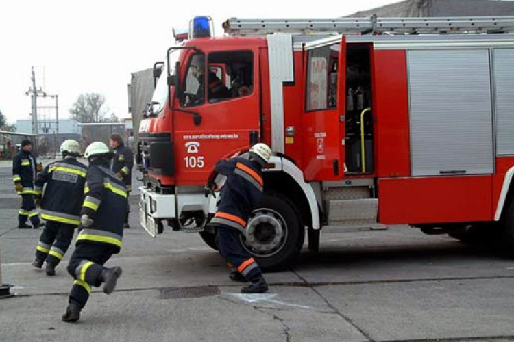 Tűzesetek és a viharos szél adott munkát a hétvégén a tűzoltóknak