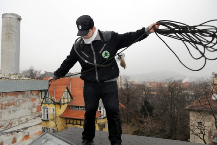 A jövőben mindenkihez évente egyszer megy a kéményseprő