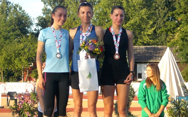 Ezüstérem, bronzérem  + junior országos csúcs a 122. Felnőtt Magyar Atlétikai Bajnokságon
