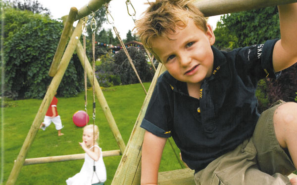 Bence már alig várja, hogy birtokba vehesse játékbirodalmát!