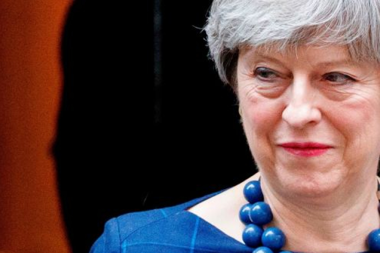 Theresa May megnyerte a bizalmi szavazást