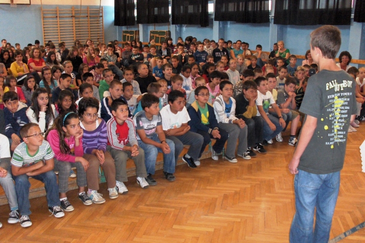 Varró Dániel a sásdi általános iskolában 2012.06.05.