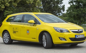 Új, sárga budapesti taxi