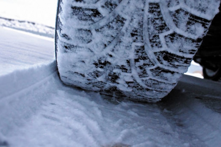Szabályozáshoz kötné a téli gumi használatát a Gumiabroncs Szövetség