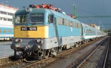 Rontja a vasút versenyképességét a pótjegy bevezetése