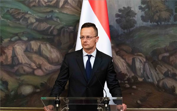 Szijjártó: Magyarország kiáll Ukrajna mellett
