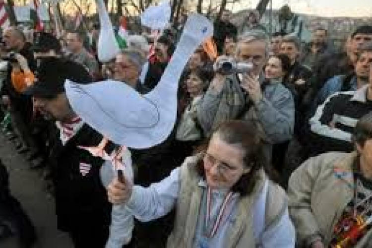 Hajdú-Bét - Fidesz: Bajnai Gordon viccet csinált a Hajdú-Bét károsultjainak ügyéből
