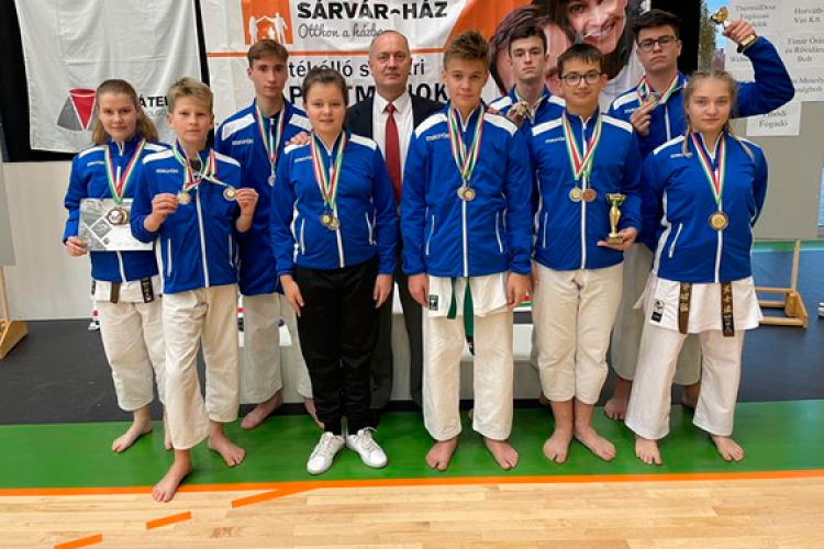 Karate Magyar Bajnokság Sárvár - kilenc fős csapattal indult a Dombóvári Karatesuli 