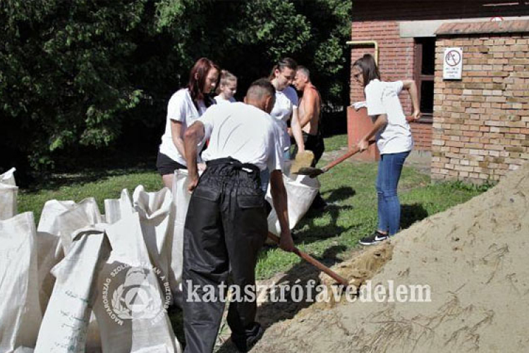 Újraminősítő gyakorlaton a Dombóvári, Kapos és Koppány mentőcsoportok
