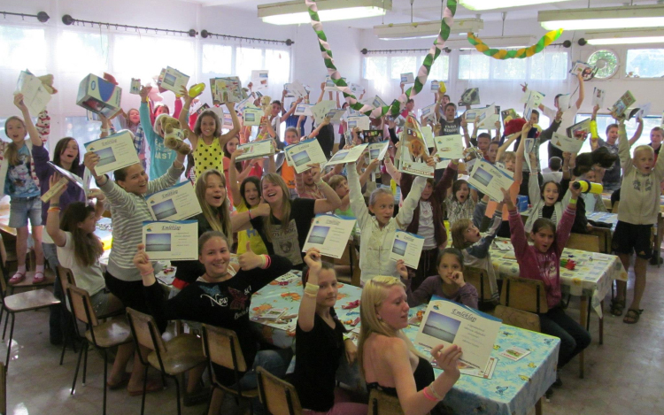 Gyerekek táborozását segíthetik a Miss Balaton szépségei