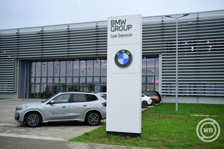 Legyártották az ötvenezredik járművet a BMW debreceni gyárában