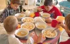 Csak a gyermekétkeztetés támogatása növekszik jelentősebben jövőre