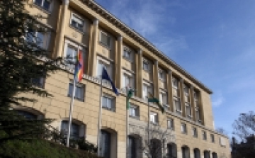 Ernyőszervezetbe terelnék az önkormányzatokat