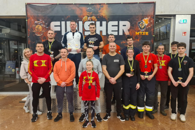 Jótékonysági versenyen indultak a Tolna vármegyei tűzoltók