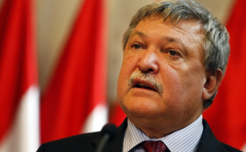 Gyerektábort vásárolt az OTP-vezér?