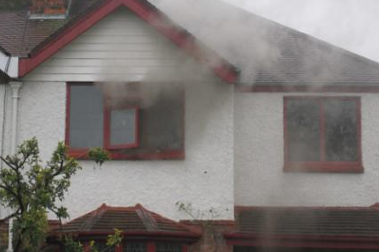 Cigarettától gyulladt meg az ágynemű