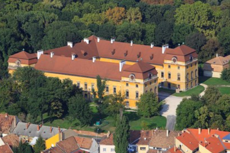 Közel kétmilliárd forintból újul meg a pápai Esterházy-kastély